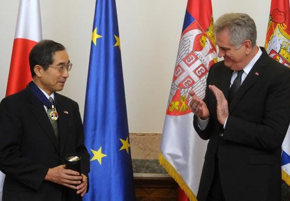 Beograd 11.2.2013. – Predsednik Nikolić uručio japanskom ambasadoru Tošiju Cunozakiju, Orden srpske zastave drugog stepena.